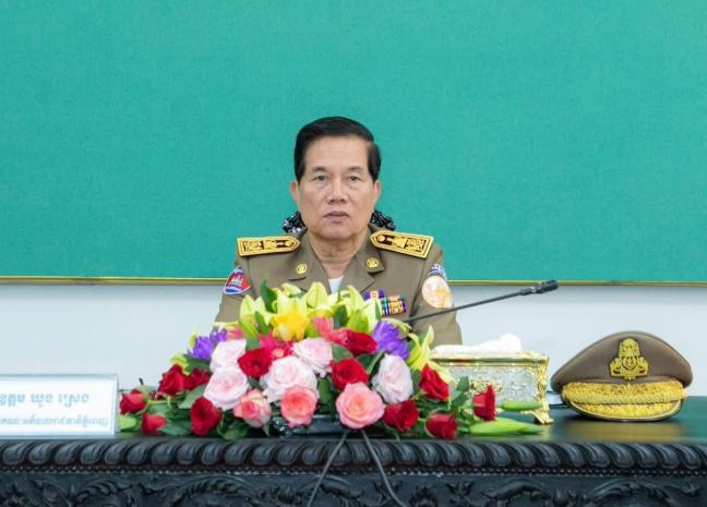 ឯកឧត្ដម ឃួង ស្រេង ជំរុញដល់អាជ្ញាធរខណ្ឌ សង្កាត់ ត្រូវបន្តពង្រឹងសន្តិសុខសណ្ដាប់ និងផ្ដល់សេវាជូនប្រជាពលរដ្ឋឱ្យកាន់តែល្អប្រសើ