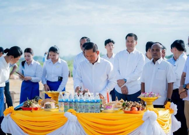 អាជ្ញាធរខេត្តតាកែវ ចាប់ផ្ដើមបើកការដ្ឋានសាងសង់វេទិកាអុំទូក នៅបឹងតាកែវ ក្នុងក្រុងដូនកែវ