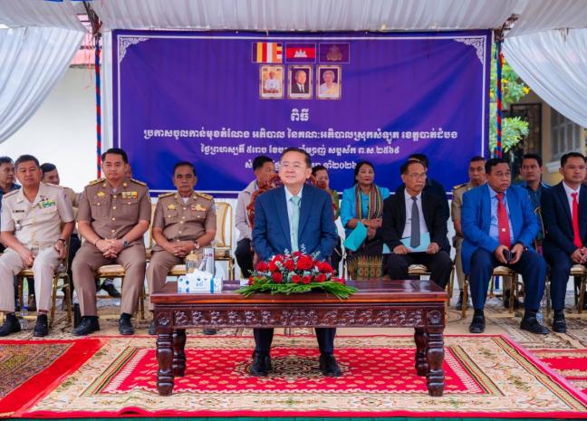 អភិបាលខេត្តបាត់ដំបង ណែនាំដល់ អភិបាលស្រុកសំឡូត ដែលទើបប្រកាសចូលកាន់មុខតំណែងថ្មី ត្រូវបន្តយកចិត្តទុកដាក់ការបង្រ្កាបបទល្មើសគ្រឿងញៀន ល្បែងស៊ីសង និងក្មេងទំនើង ឱ្យអស់ពីក្នុងមូលដ្ឋាន