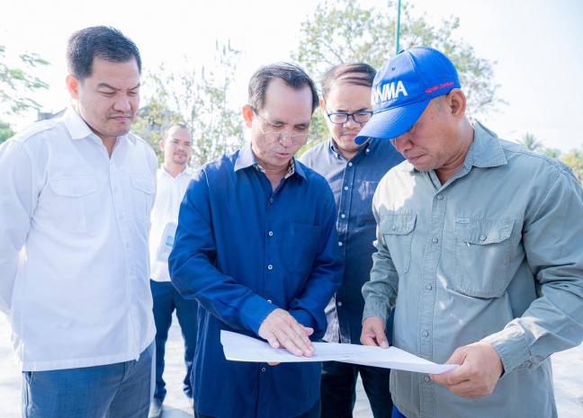 អភិបាលខេត្តតាកែវ អញ្ជើញចុះពិនិត្យទីតាំងគម្រោងសាងសង់ប្រាសាទកណ្ដាលបឹងតាកែវ នឹងត្រៀមបើកការដ្ឋានផ្លូវការនៅដើមខែកុម្ភៈខាងមុខ