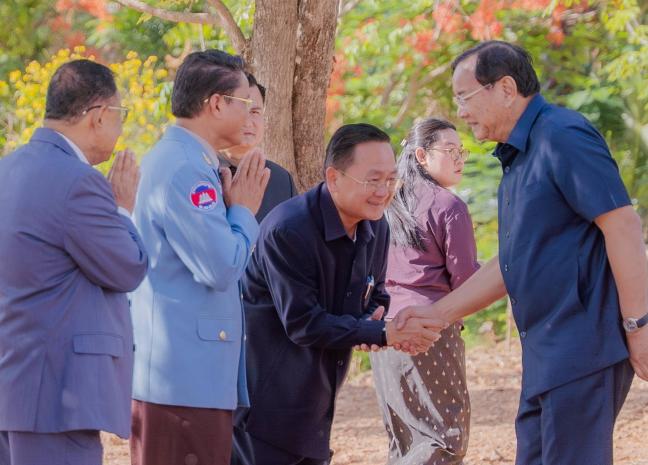 ថ្នាក់ដឹកនាំខេត្តបាត់ដំបង អញ្ជើញចូលរួមពិធីផ្ទេរ-ប្រគល់សមិទ្ធផលគម្រោងសមាហរណកម្មការបោសសម្អាតមីន និងសង្គ្រោះជនពិការដោយសារមីន ដំណាក់កាលទី២