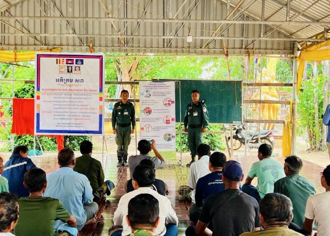 កម្លាំងនគរបាលក្រុង-ស្រុកទាំង១៣ខេត្តសៀមរាប បន្តចុះធ្វើការផ្សព្វផ្សាយ អំពីគោលនយោបាយ ភូមិ ឃុំ-សង្កាត់ មានសុវត្ថិភាព ដល់ប្រជាពលរដ្ឋ នៅតាមមូលដ្ឋាន