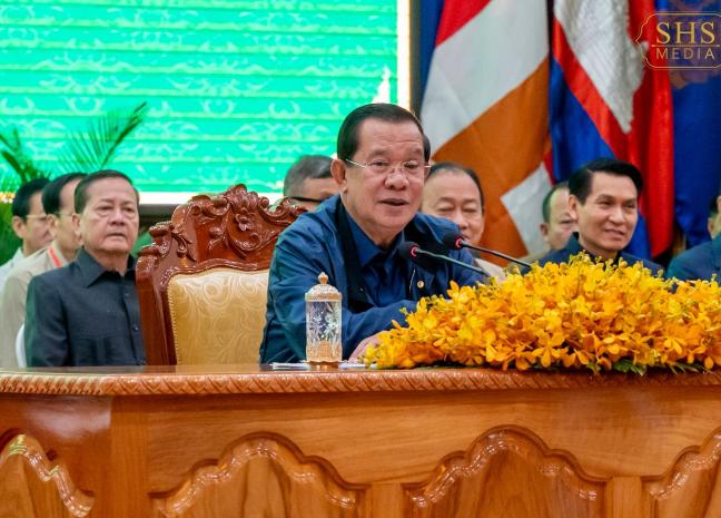 សម្តេចតេជោ ហ៊ុន សែន អញ្ជើញ ជួបសំណេះសំណាលជាមួយក្រុមប្រឹក្សាខេត្ត ក្រុង ស្រុក ឃុំ សង្កាត់ និងថ្នាក់ដឹកនាំមន្ទីរអង្គភាពនានាជុំវិញខេត្ត កំពង់ចាម