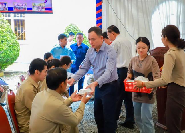 ឯកឧត្តម រ័ត្ន ស្រ៊ាង អញ្ជើញជាអធិបតីក្នុងពិធីប្រកាសសមាសភាព ក្រុមការងារគណបក្សប្រជាជនកម្ពុជា ចុះជួយសង្កាត់ព្រែកកំពឹស ខណ្ឌដង្កោ!